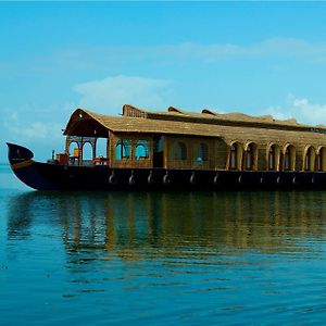 Four Bedroom Houseboat